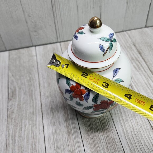 Vintage Japanese Porcelain Ginger Jar Floral Design with Lid 6'' Tall - Picture 7 of 7